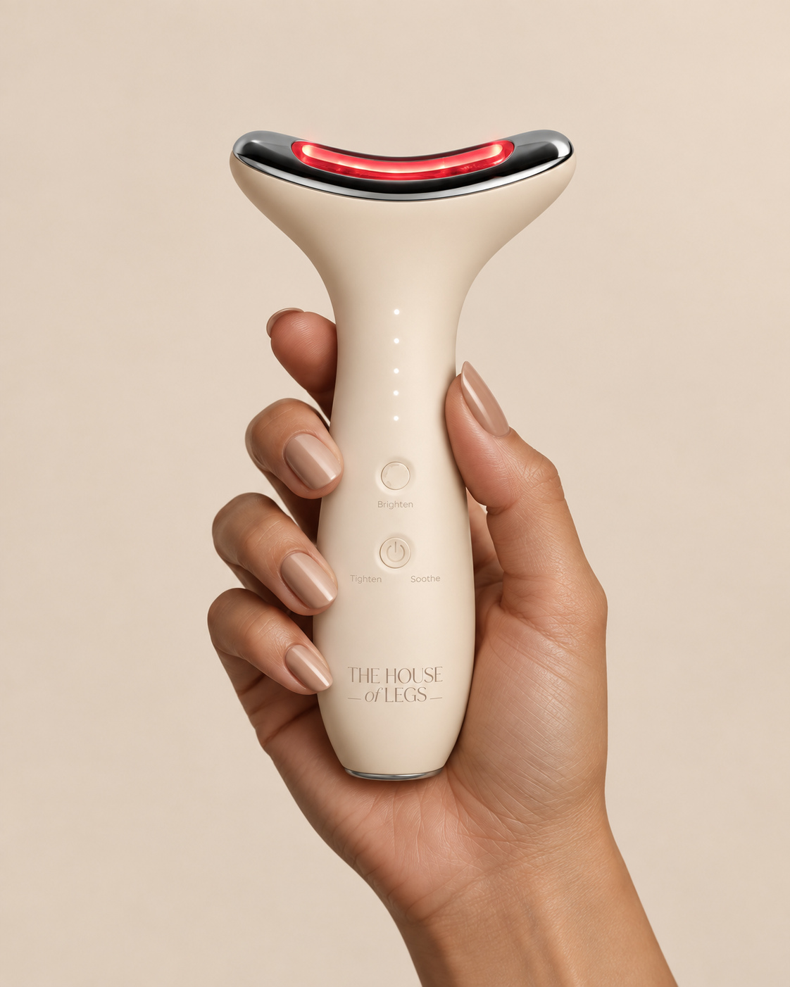 EMS & Light Therapy Device von The House of Legs in der Hand